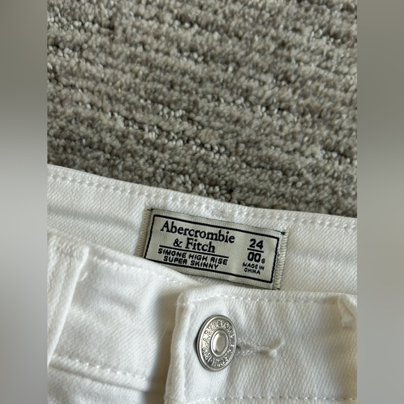 Abercrombie & Fitch Super Stretchy High Rise White Jeans - Picture 3 of 3